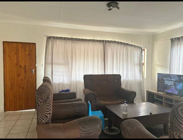 4 BEDROOM HOUSE FOR SALE IN MTHATHA CENTRAL